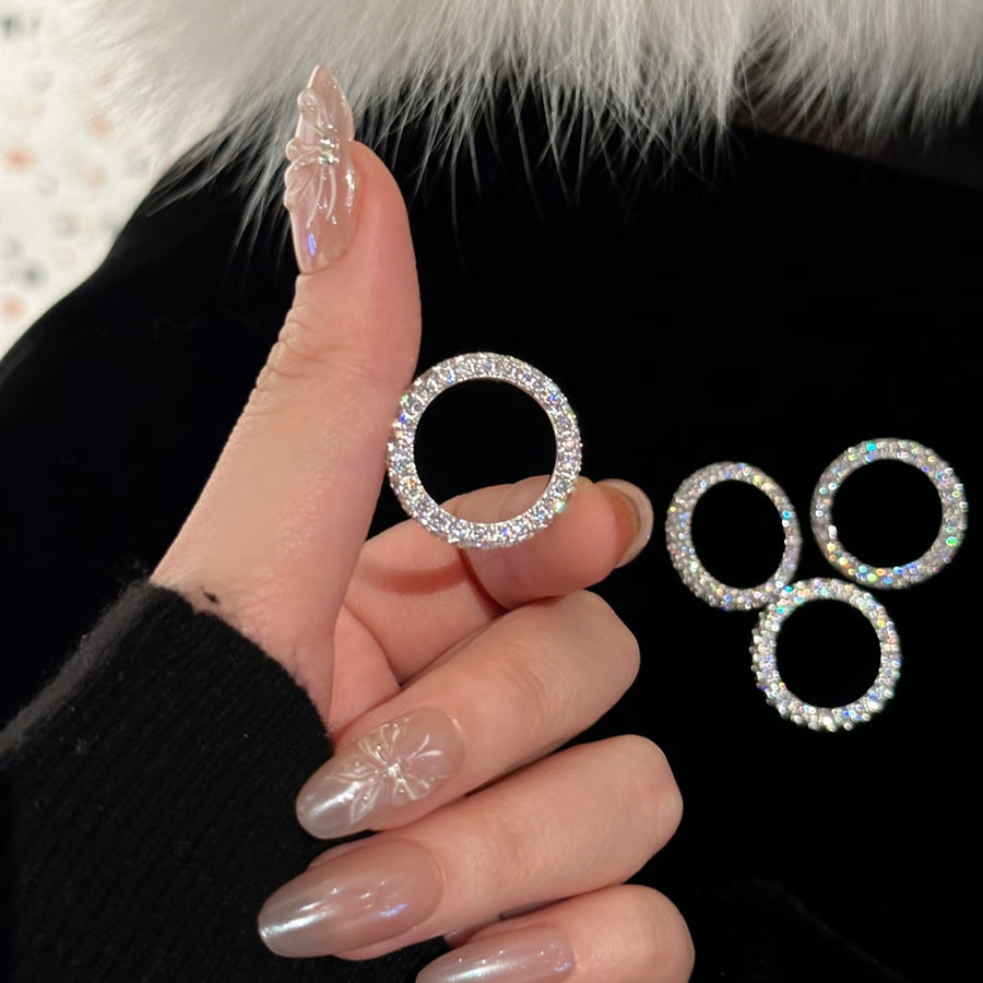 Fully-set, sparkling donut ring